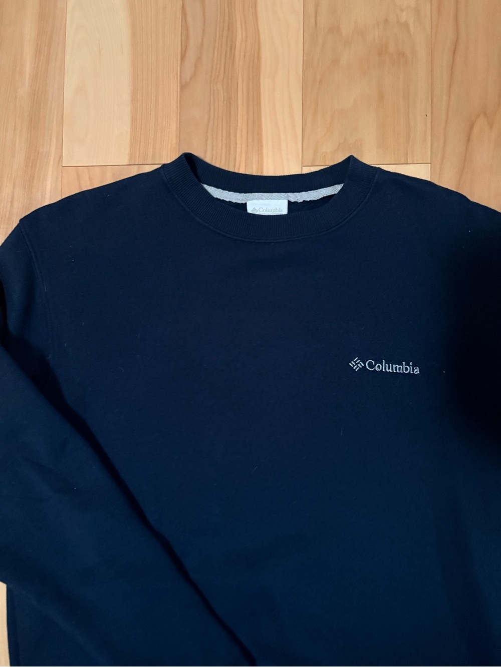 Columbia Men’s Dark Navy Crewneck Sweatshirt